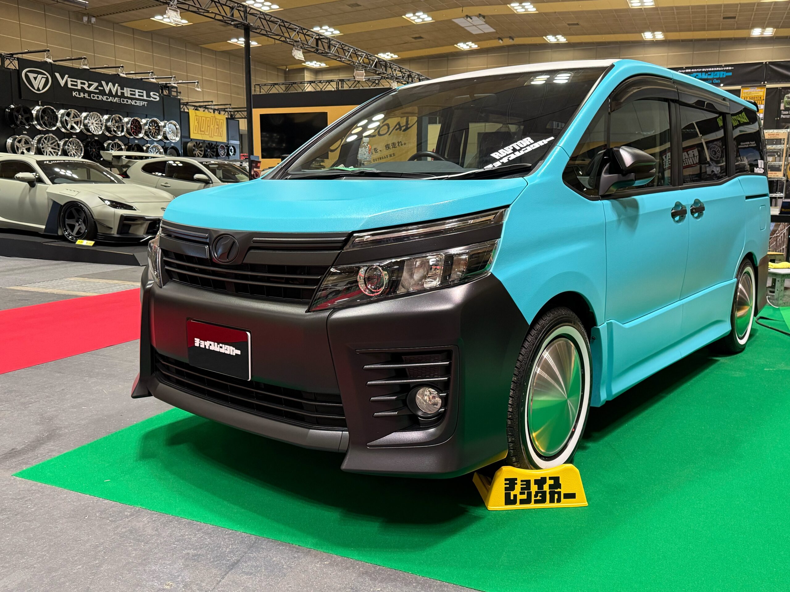 TOYOTA VOXY RAPTOR LINER